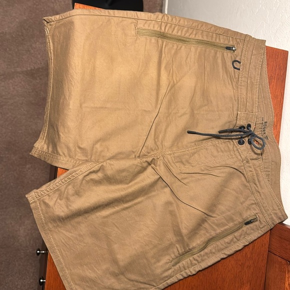 Roark ,Layover Traveler Shorts
NWOT excellent conditions - Picture 2 of 11